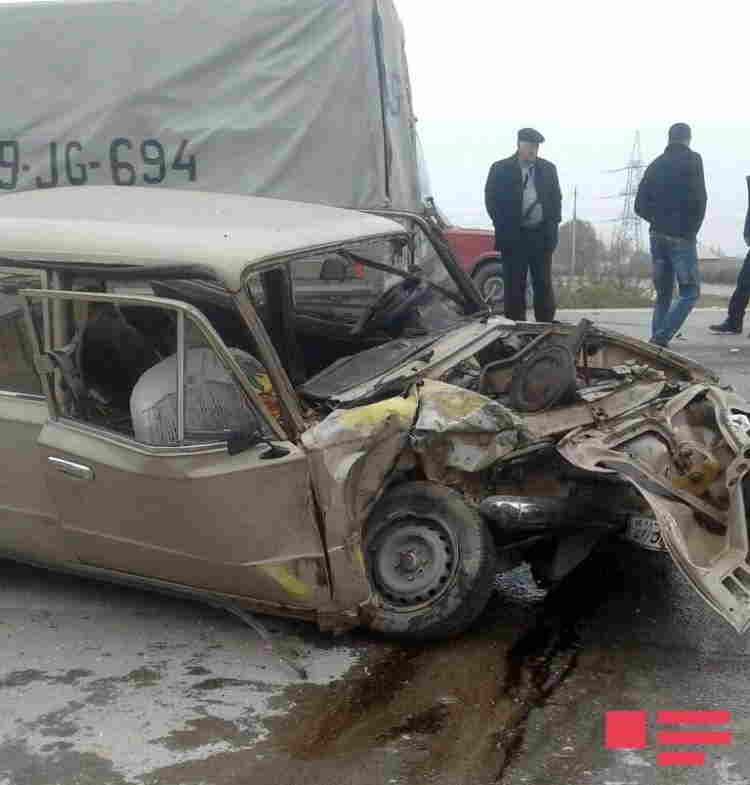 Azərbaycanda Range Rover 06 ilə TOQQUŞDU:  XƏSARƏT ALANLAR VAR (FOTO)