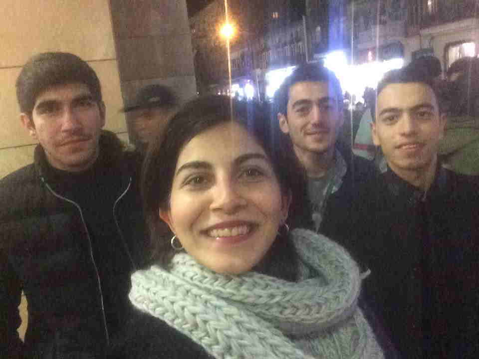 Bakıda jurnalistin itirdiyi pulu tələbələr tapıb  QAYTARDI - FOTO