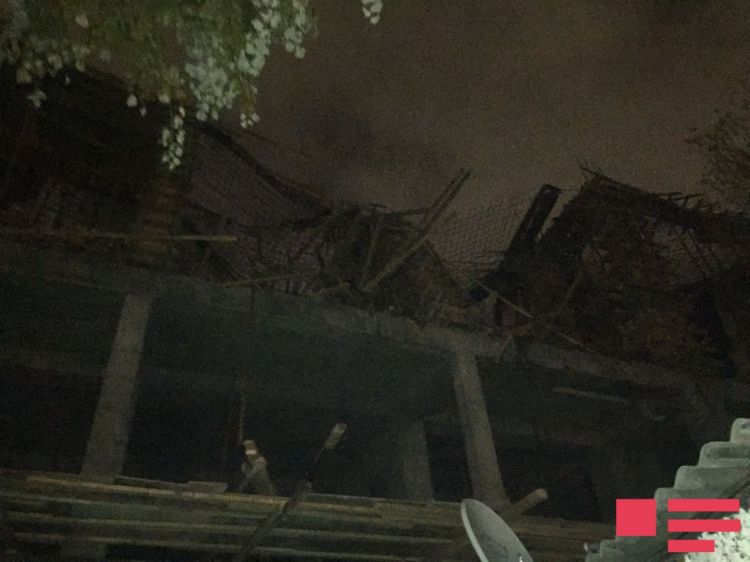 Bakıda bina uçdu - FOTO
