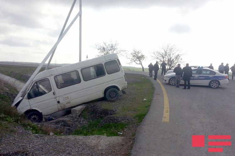 Azərbaycanda mikroavtobus   AŞDI - XƏSARƏT ALANLAR VAR (YENİLƏNİB)