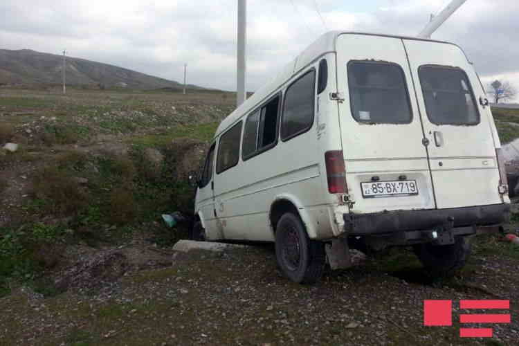 Azərbaycanda mikroavtobus   AŞDI - XƏSARƏT ALANLAR VAR (YENİLƏNİB)