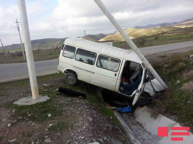 Azərbaycanda mikroavtobus   AŞDI - XƏSARƏT ALANLAR VAR (YENİLƏNİB)