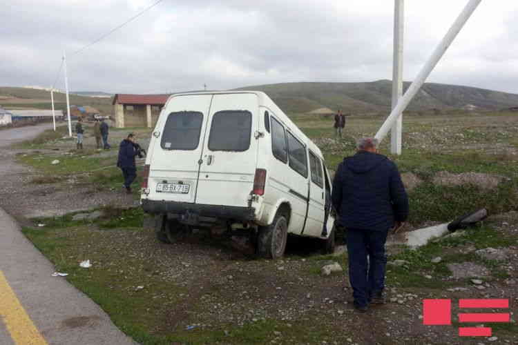 Azərbaycanda mikroavtobus   AŞDI - XƏSARƏT ALANLAR VAR (YENİLƏNİB)