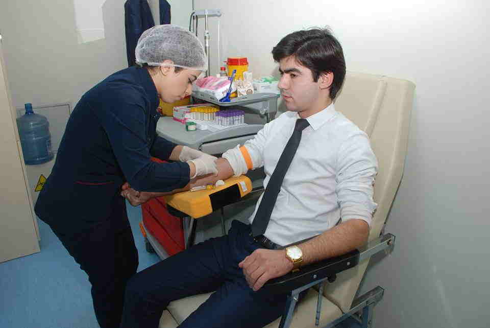 Heydər Əliyevin anım günündə gənclər qan verdi -  FOTOLAR