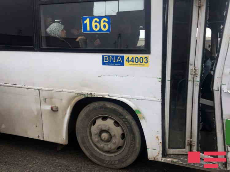Bakıda sərnişin avtobusu yük maşınına    ÇIRPILDI - SƏRNİŞİNLƏR... (FOTO)
