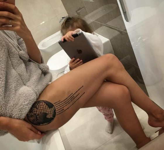  Məşhur futbolçunun həyat yoldaşının lüt şəkillərini  internetdə yaydılar - FOTO