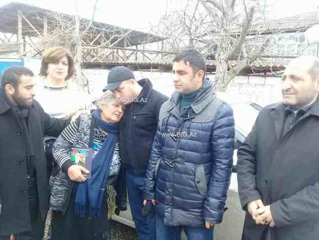  Şəhidin oğlu atasının məzarı başında  - ÜRƏKDAÄžLAYAN FOTOLAR