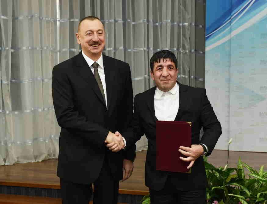 İlham Əliyev  idmançılara ev verdi  - FOTO-YENİLƏNİB