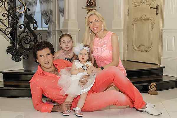 Müğənnilər Telmanın qarşısında diz çökürdülər -  FOTO