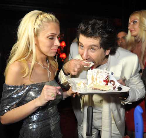 Müğənnilər Telmanın qarşısında diz çökürdülər -  FOTO