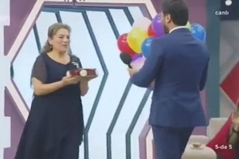 Zaur Kamala canlı efirdə sürpriz -  anası studiyaya gəldi - FOTO