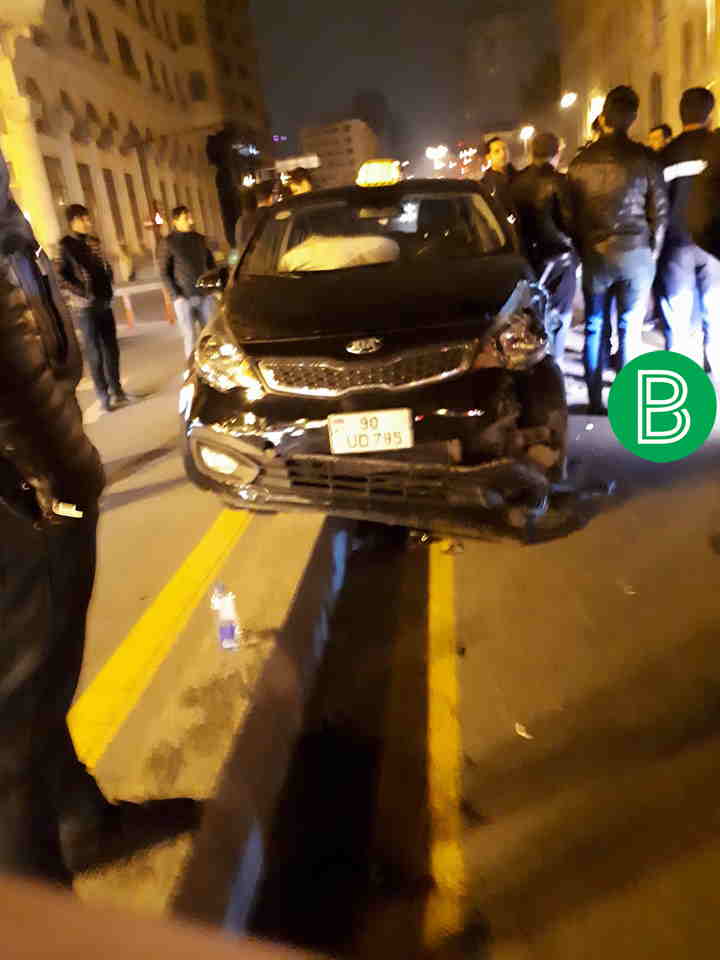 Bakıda bahalı maşınlar  TOQQUŞDU (FOTO)