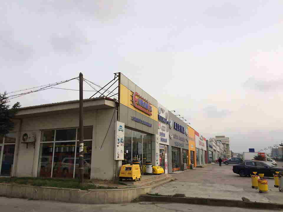  Şəmkirin icra başçısı milyonluq avtosalon açdı  -  FOTOLAR