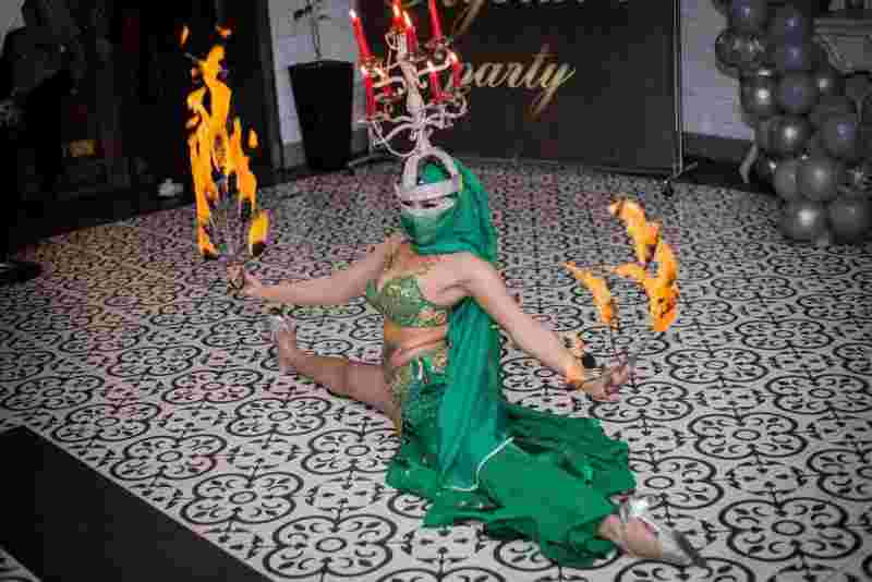 Cəmi bir gecə üçün 100 min dollar ... -   Vəzifəli şəxsdən rəqqasəyə intim təklif (FOTOLAR)