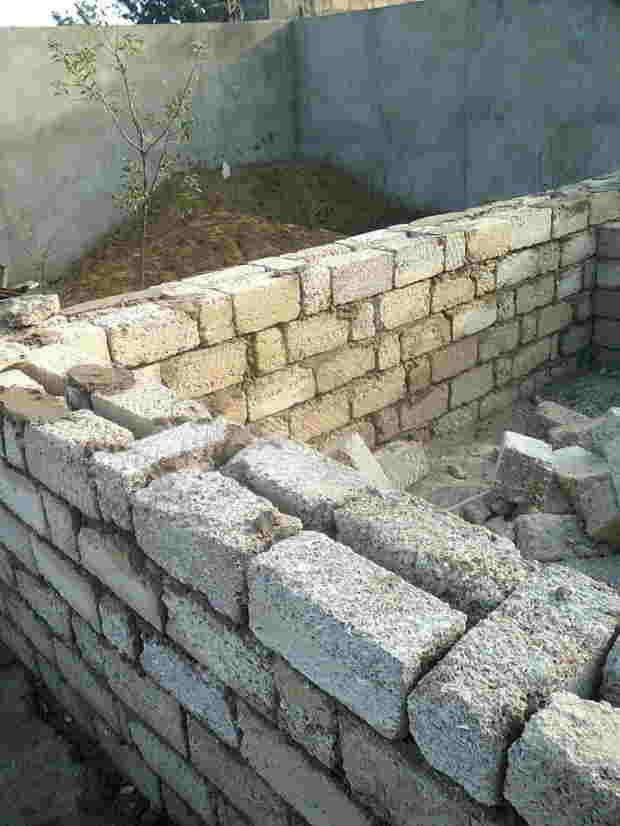 Suraxanıda 2.5 hektarlıq meşə sahəsi ələ keçirildi:  Ağaclar qırılır, ərazidə villa tikilir (FOTOLAR)