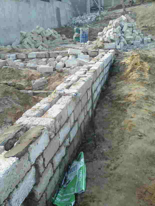 Suraxanıda 2.5 hektarlıq meşə sahəsi ələ keçirildi:  Ağaclar qırılır, ərazidə villa tikilir (FOTOLAR)