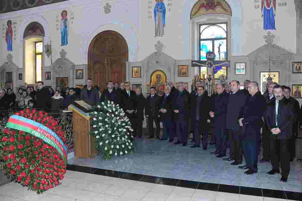 Tanınmış jurnalist son mənzilə yola salındı - FOTO
