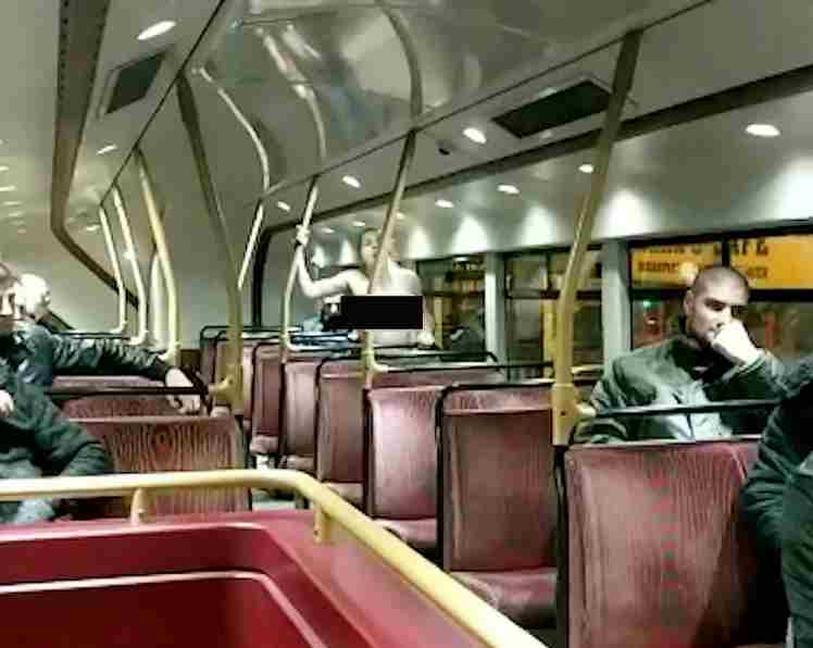  Cinsi əlaqədə olan cütlüyü sürücü güclə ayırdı  - 149 nömrəli avtobusda RƏZİLLİK (FOTO)