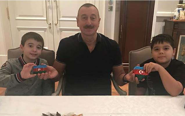  Nəvələrindən prezidentə maraqlı hədiyyə  - FOTO