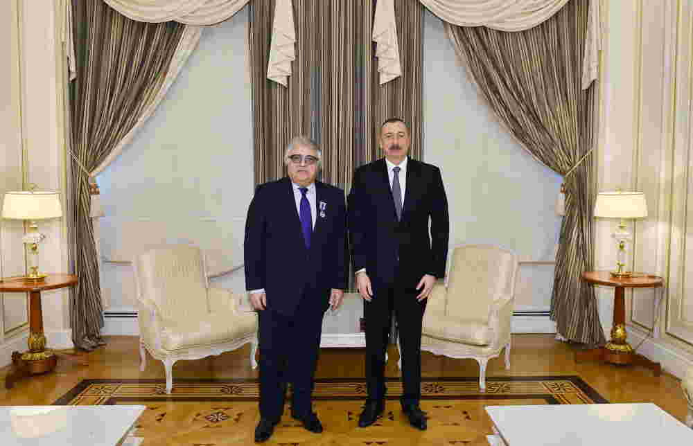 Prezident ona İstiqlal ordeni verdi - FOTO