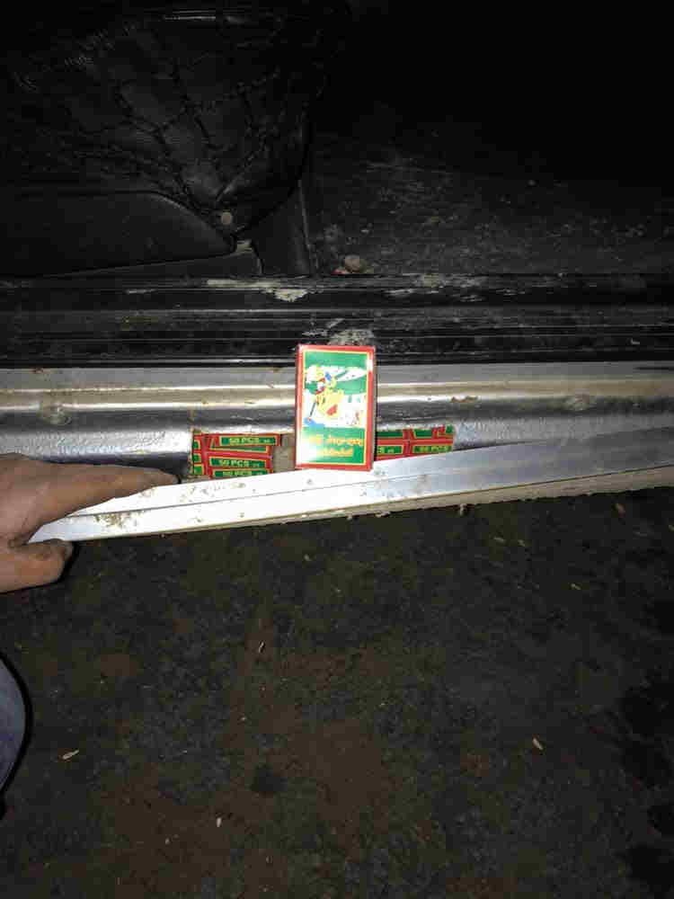 Gömrükçülər bu maşının içindən görün nə tapdı? -  FOTOLAR