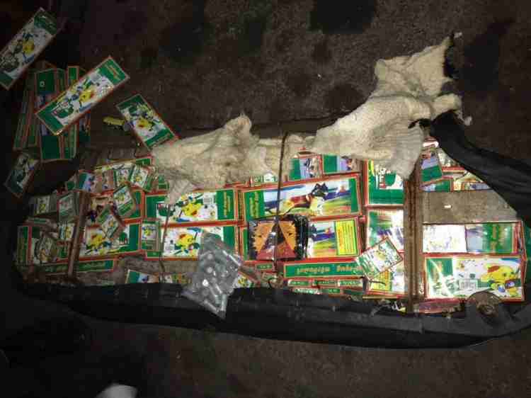 Gömrükçülər bu maşının içindən görün nə tapdı? -  FOTOLAR