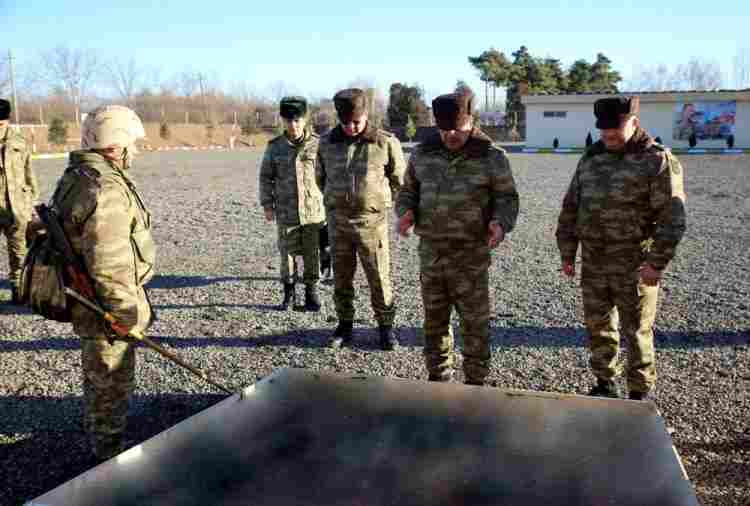 Zakir Həsənov ön xəttdə -  döyüşə hazırlıq vəziyyəti yoxlanılıb - FOTO