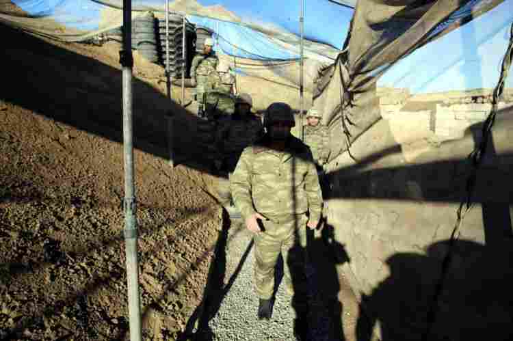 Zakir Həsənov ön xəttdə -  döyüşə hazırlıq vəziyyəti yoxlanılıb - FOTO