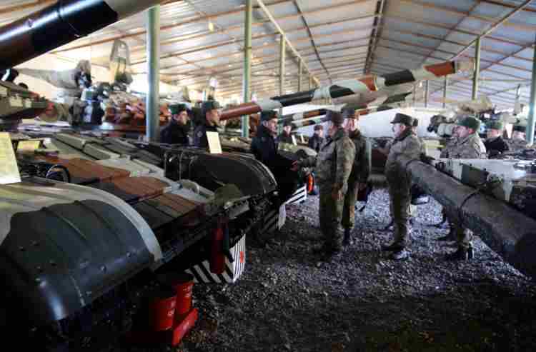 Zakir Həəsnov cəbhəboyu zonada  - FOTOLAR