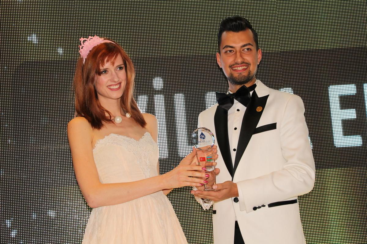 Türkiyədə daha bir qalmaqallı MÜKAFAT: Onlar birinci oldu (FOTOLAR)