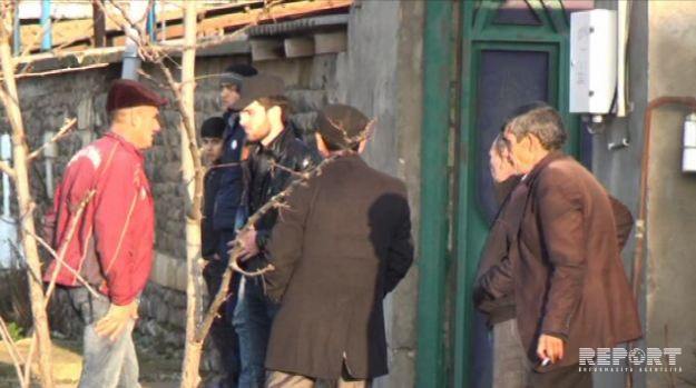 Cəlilabadda mikroavtobusda QƏTL:   Arvadının gözləri qarşısında ürəyindən bıçaqlandı