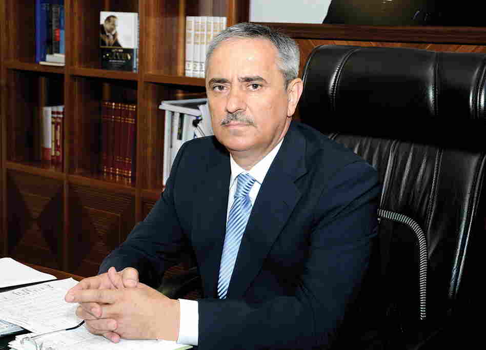 Birinci müavin istefa ərizəsini nazirə    TƏQDİM ETDİ - FOTO