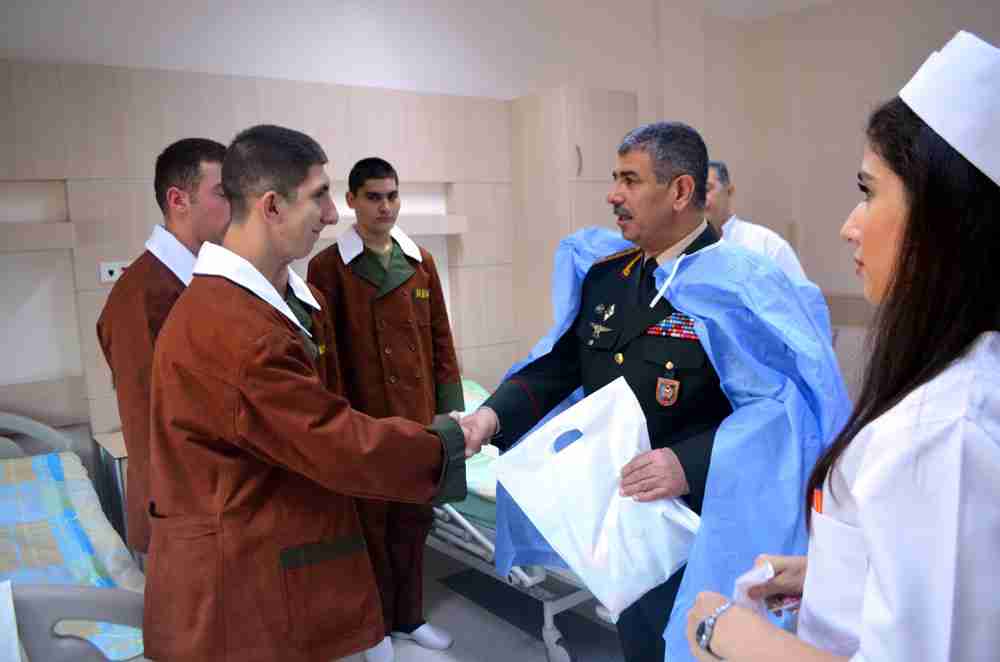 Zakir Həsənov tibb işçiləri ilə görüşdü -  FOTOLAR