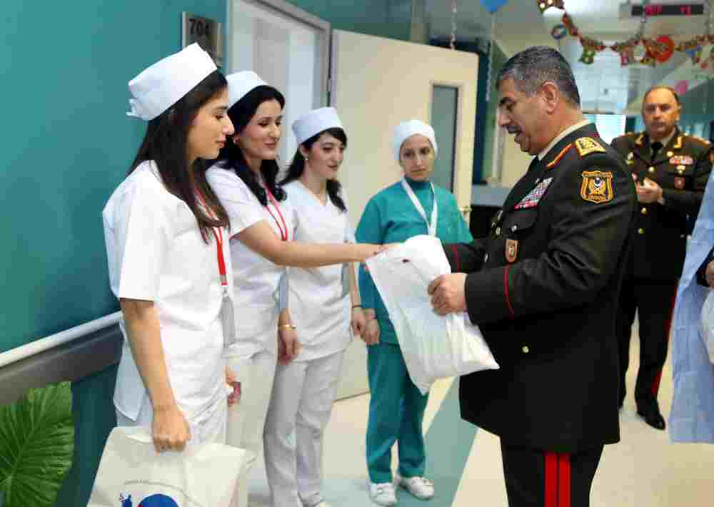 Zakir Həsənov tibb işçiləri ilə görüşdü -  FOTOLAR