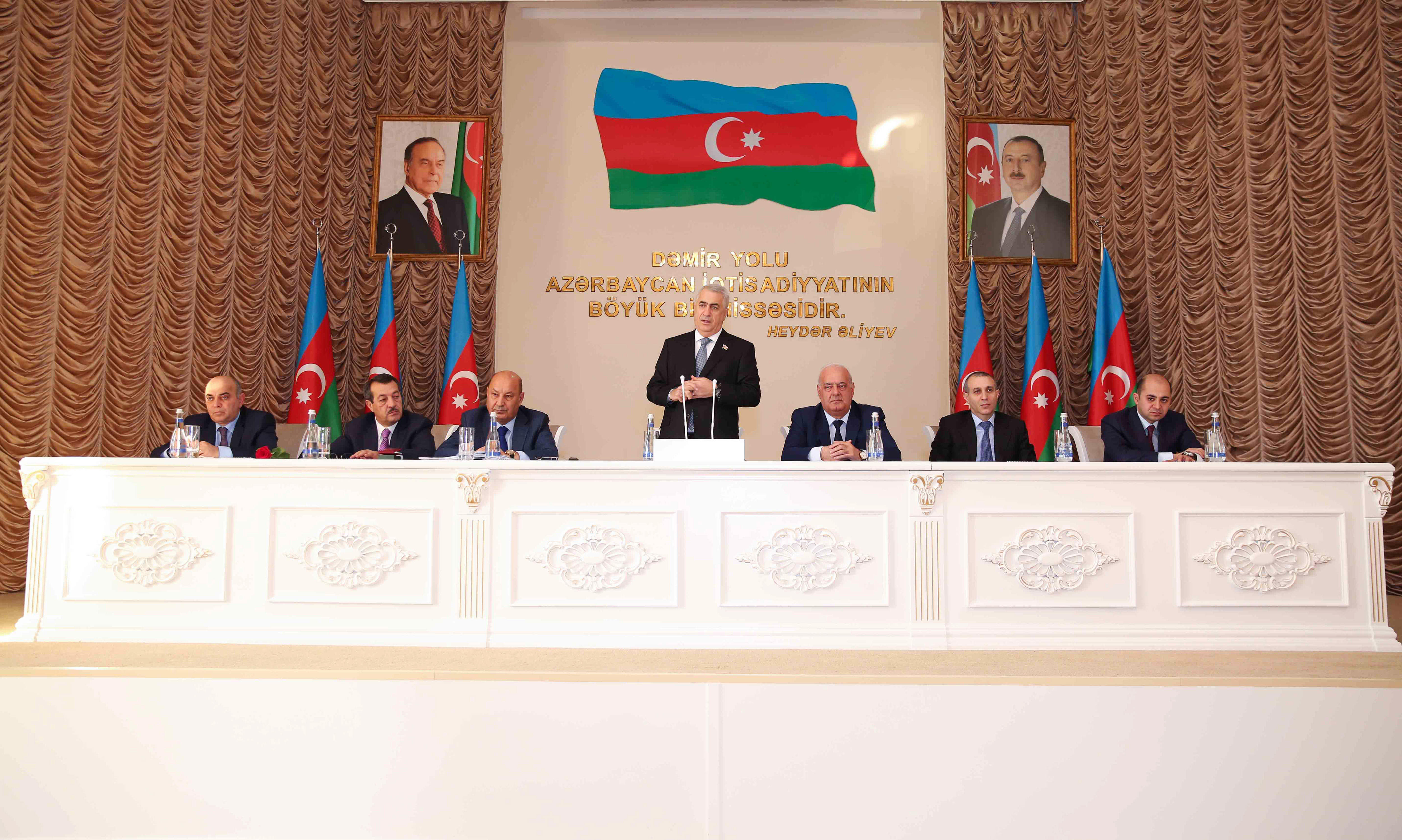 Dəmiryolçular il ərzində görülən işləri müzakirə etdilər - FOTOLAR