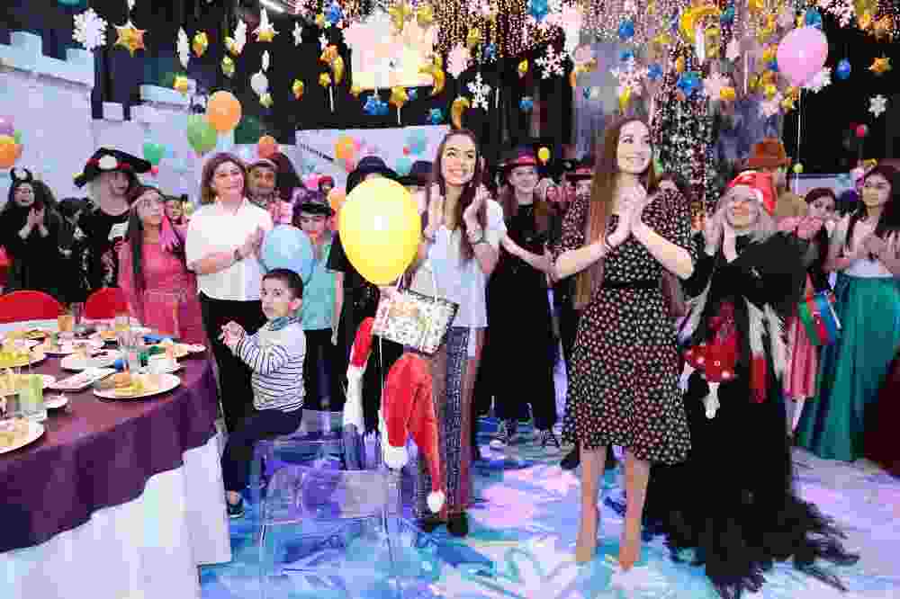 Mehriban Əliyeva uşaqlar üçün təşkil olunan şənlikdə -  FOTOLAR
