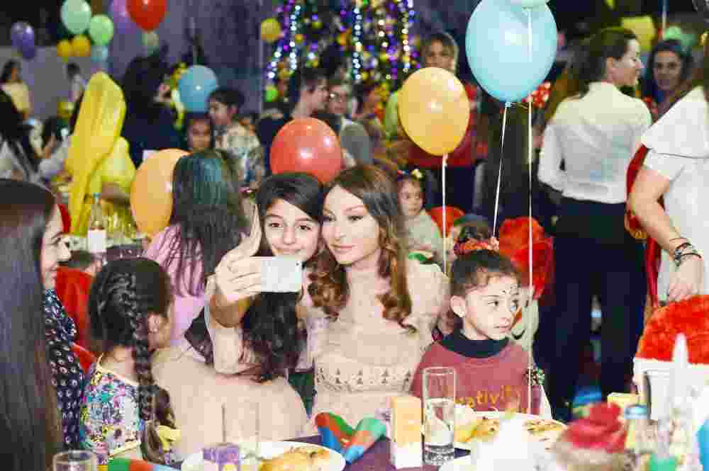 Mehriban Əliyeva uşaqlar üçün təşkil olunan şənlikdə -  FOTOLAR
