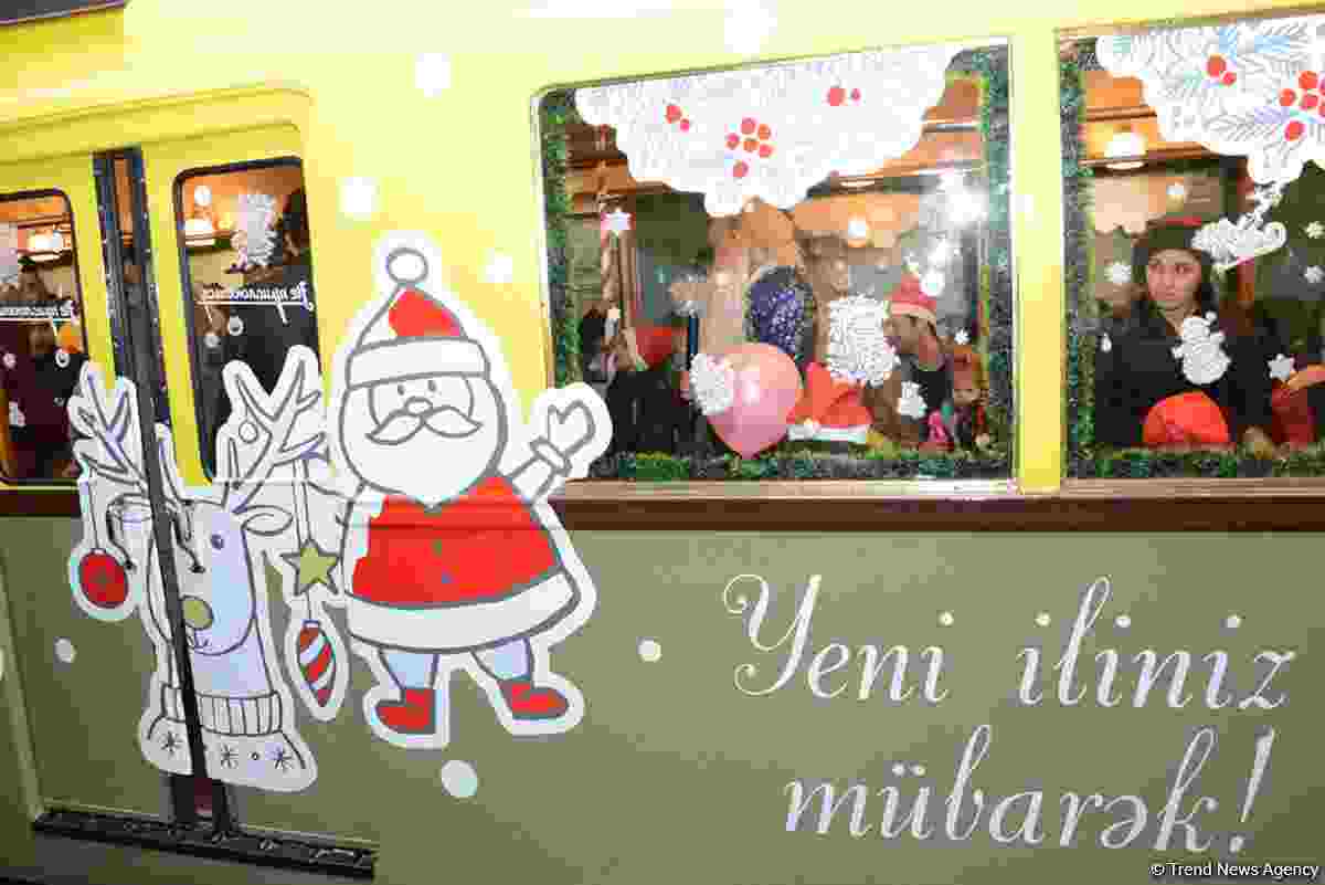 Bakı metrosunda Yeni il şənliyi -  Şaxta baba  Nəsimi Paşayevdir (FOTOLAR)