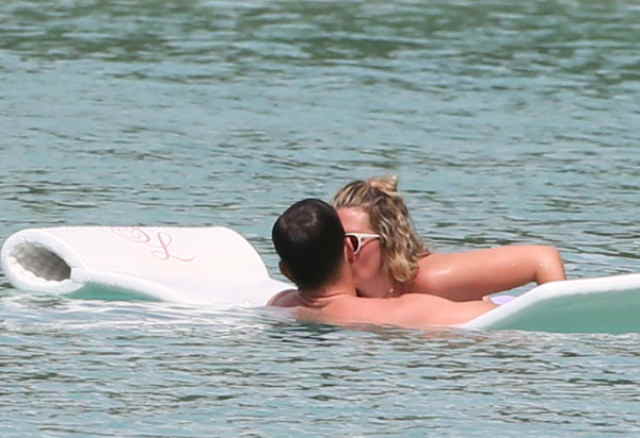 Hamilədir, yoxsa kökəlib? -  FOTOLAR