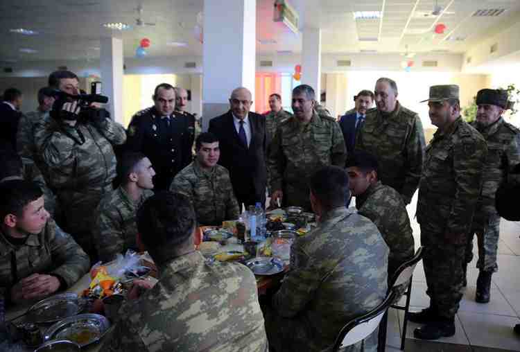 Zakir Həsənov əsgərlər və onların yaxınları ilə görüşdü -  TAPŞIRIQ VERDİ (FOTOLAR)