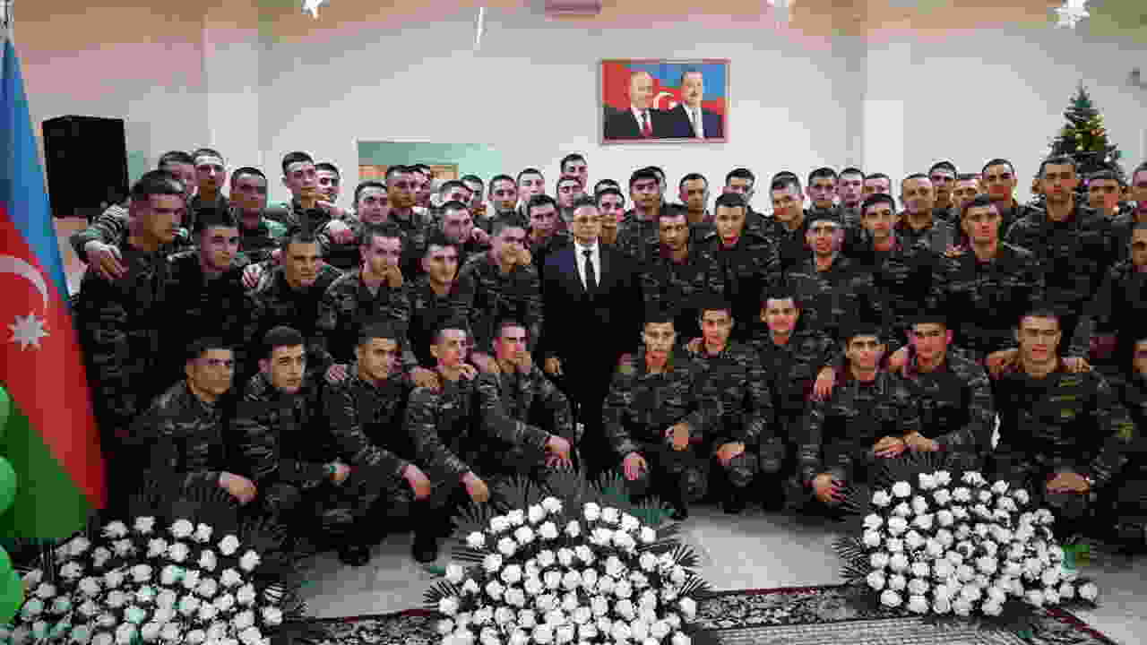 DTX rəisi əsgərlərlə birgə bayram tədbirində - FOTO