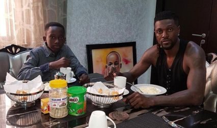   Məşhur futbolçu qardaşı oğlunu övladlığa götürdü   - FOTO