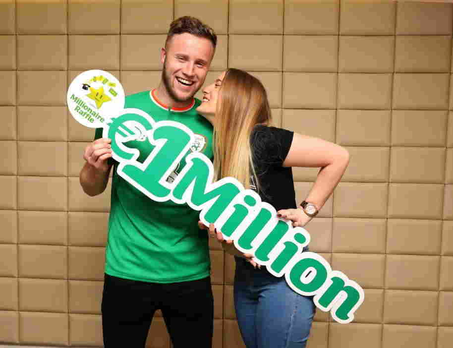 Dayısı loteriya hədiyə etdi -  Futbolçu 1 milyon uddu (FOTOLAR)