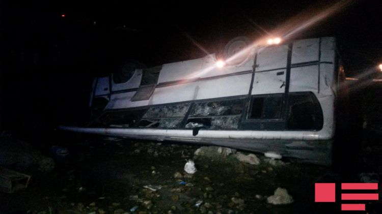 Avtobusunun dərəyə aşması nəticəsində yaralanan  15 nəfərin ADI AÇIQLANDI (YENİ-3-FOTOLAR)
