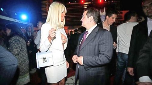  Futbolçunun həyat yoldaşı nazirlə şahmat oynadı   â€“ Qınaq obyekti oldu - FOTO 