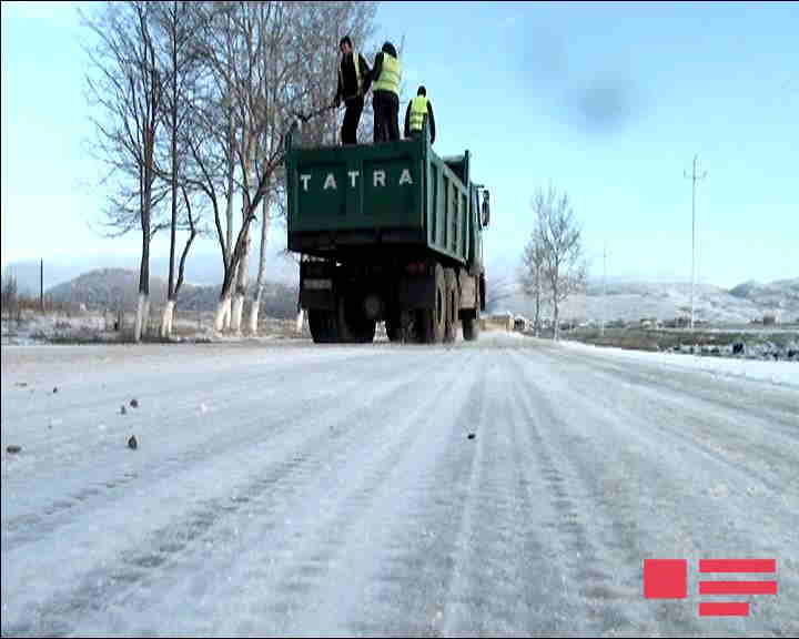 Azərbaycanın bu yolları buz bağladı -  FOTOLENT