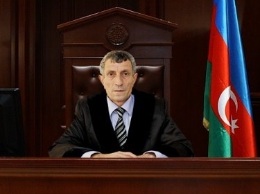 İşdən çıxarılan hakim kimdir? - FOTO