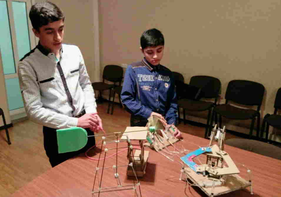 Qubalı qardaşlar hidravlik üsulla robotlar düzəltdilər -  FOTOLAR