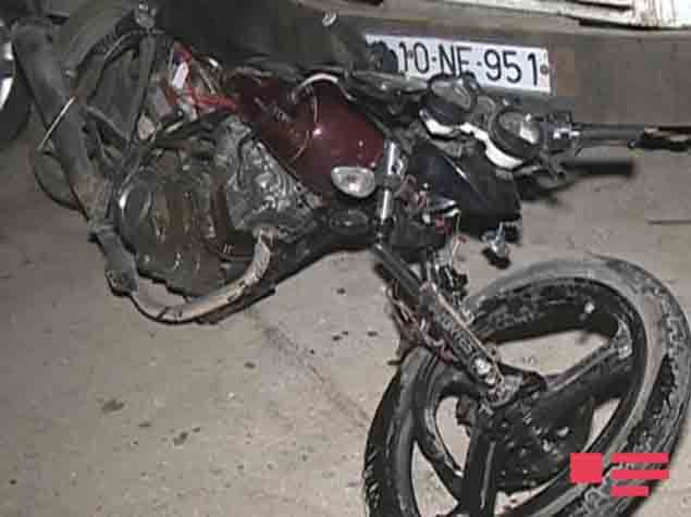 Bakıda avtobus motosikletlə toqquşub  - Ölən və yaralanan var (FOTO)