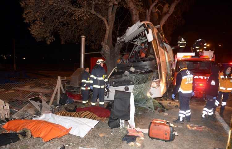 Türkiyədə avtobus qəzası: 13 ölü, 42 yaralı var (FOTOLAR)